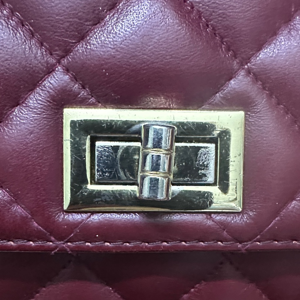 Made in Italy Elegant Burgundy Quilted Chain Bag Turn-lock - Picture 3 of 15